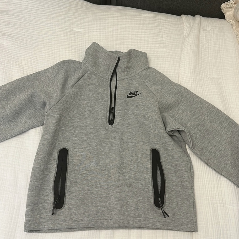 Nike tech crew neck